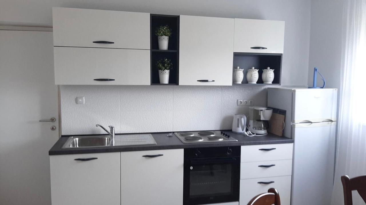 Apartment Tea Раб Экстерьер фото